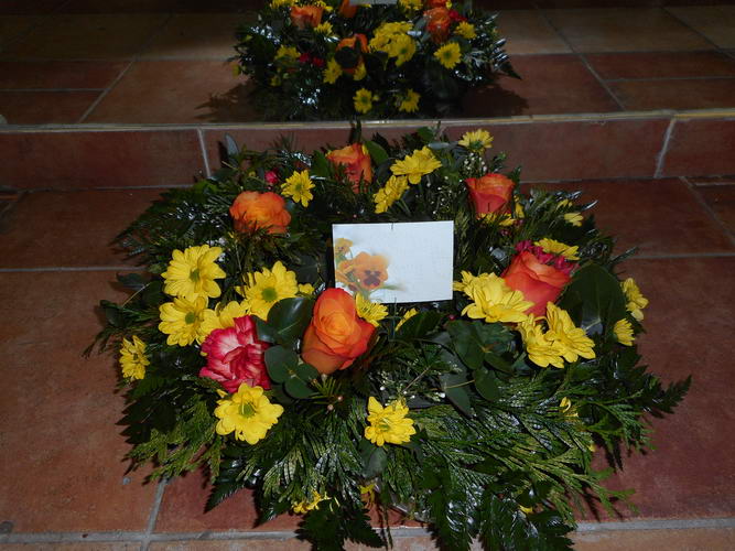 round orange and yellow sympathy wreath 2